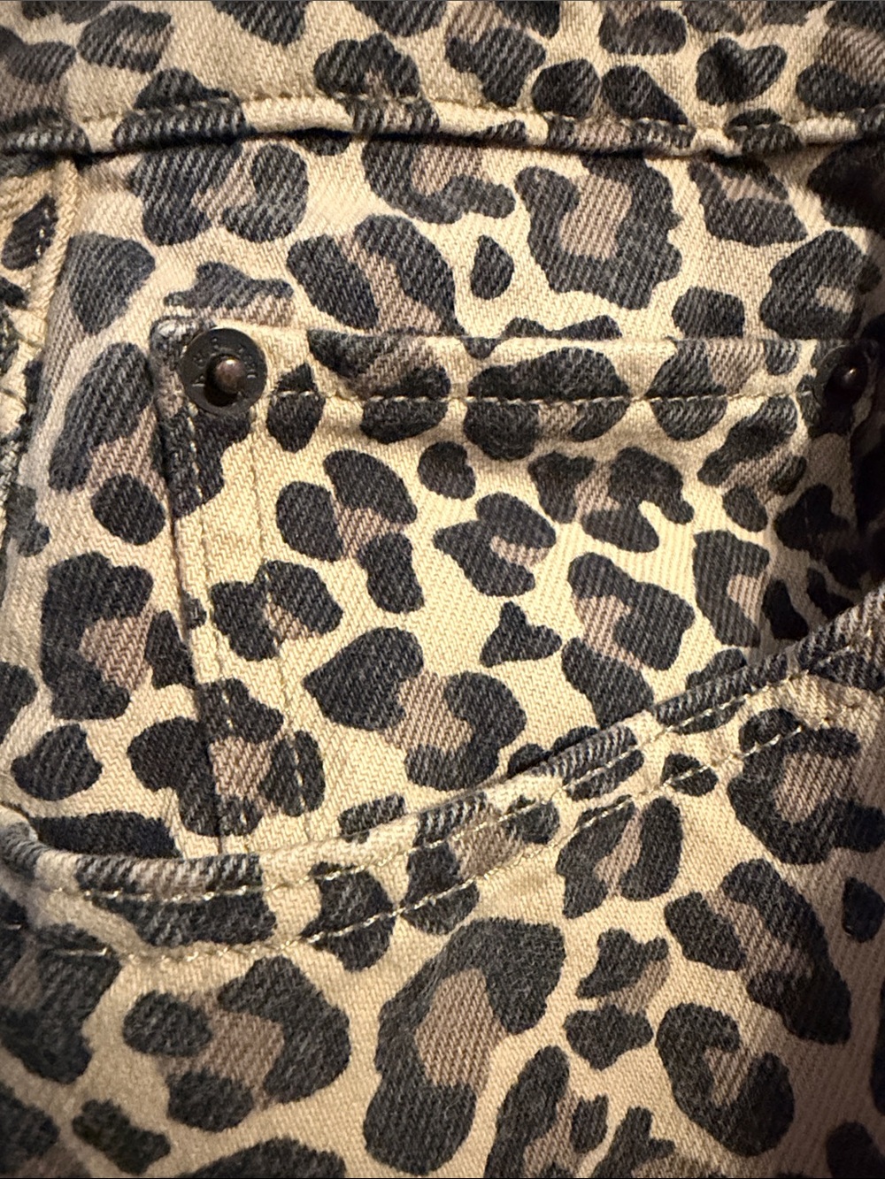Abercrombie Curve Love Leopard Animal Print Mid-Rise Barrel Jeans Tan 33 NWOT - Picture 11 of 14